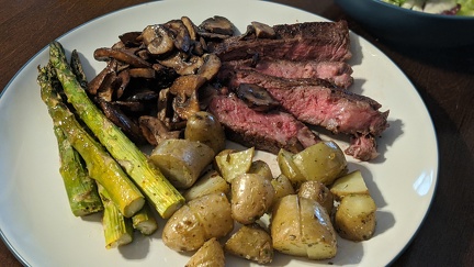 Steak with asparagus and potatoes